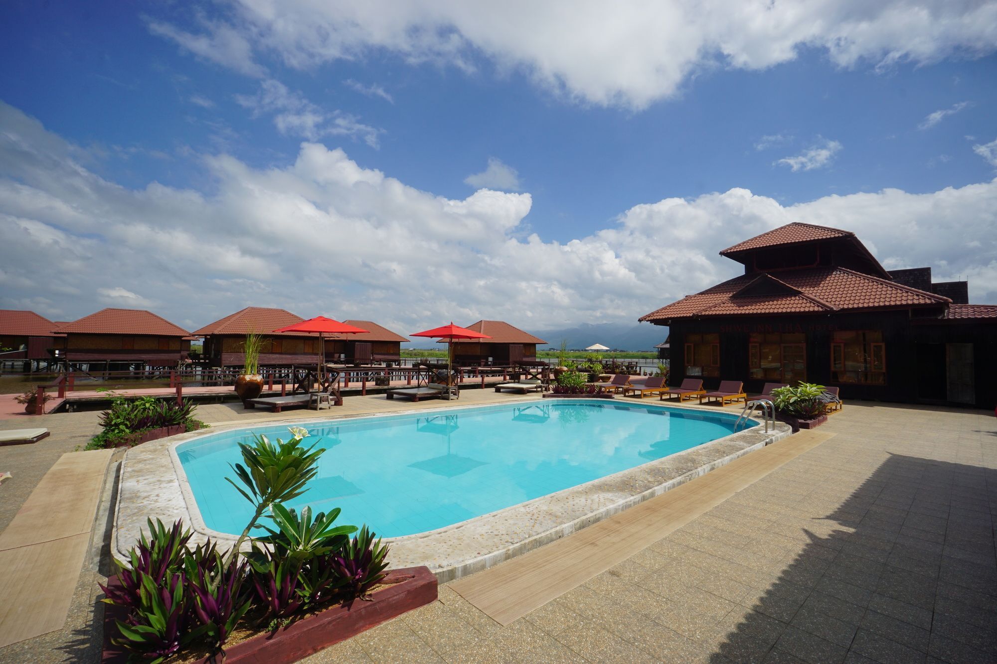 Shwe Inn Tha Floating Resort Inle Lake Exterior photo